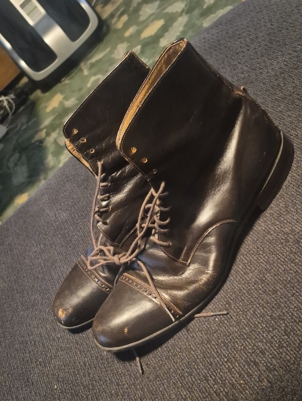 Men's Lace-Up Leather Boots in Dark Brown